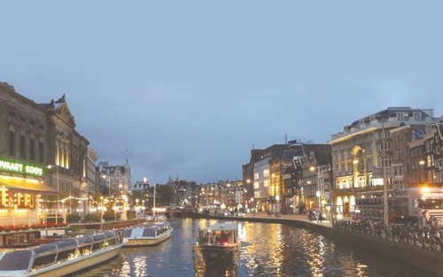 Ngắm Amsterdam từ những dòng kênh