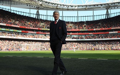 Arsene Wenger có thể ra đi sớm nếu fan Arsenal tiếp tục phản đối