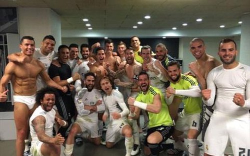 Kahn: 'Dạo này tôi nhìn thấy cơ bắp của Ronaldo còn nhiều hơn ngực vợ mình'
