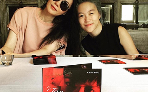 'Thiên hậu' Vương Phi 'rời cung cấm' vì album đầu tay của con gái