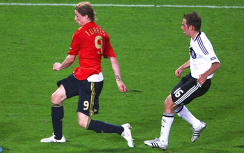 Philipp Lahm còn nhớ Torres?