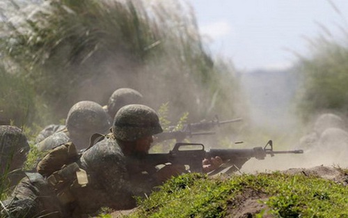 Quân đội Philippines giận dữ dội bom vào nhóm Abu Sayyaf sau khi con tin bị chặt đầu