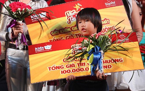 VIDEO: So đo Quán quân Got Talent Trọng Nhân với... Quán quân Nhí tài năng 2014