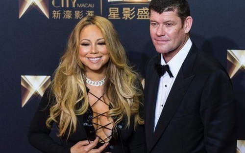 Mariah Carey khó chịu nếu phải hát trong bộ váy cô dâu