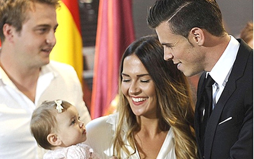 Gareth Bale khổ vì... bố vợ
