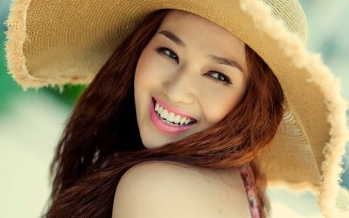 Khánh My: 'Tôi bị hút vào showbiz rất tự nhiên'