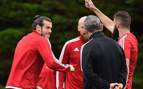 Gareth Bale và đồng đội tập luyện như đùa trước trận quyết đấu với Bỉ