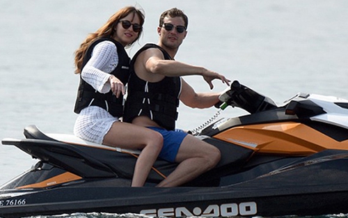 Sao phim '50 sắc thái' Jamie Dornan & Dakota Johnson vẫn an toàn ở Nice