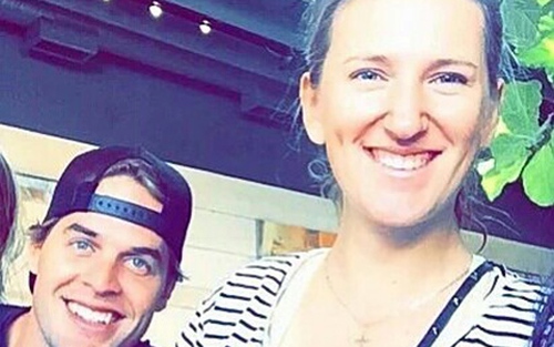 Victoria Azarenka nghỉ hết năm vì… mang bầu