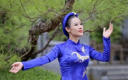 Tổ ấm của NSƯT Việt Hoàn có thêm một ca sĩ