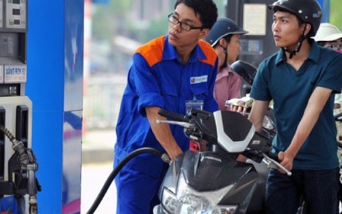 Giá xăng tăng gần 700 đồng/lít