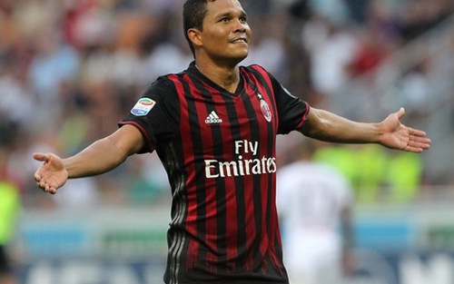Cứ sút là ghi bàn, Bacca còn hiệu quả hơn cả Higuain!