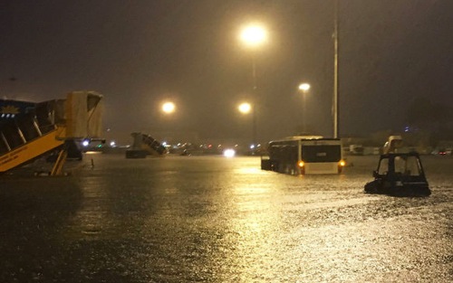 Làm gì để sân bay Tân Sơn Nhất thoát ngập khi mưa lớn?