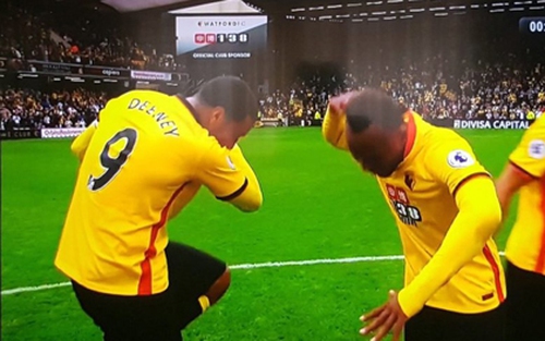 Cầu thủ Watford ăn mừng như trêu ngươi Pogba