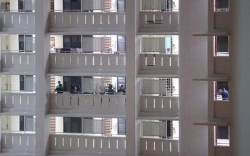 Cảnh sát Singapore trắng đêm giải cứu em bé 2 tuổi bị khống chế