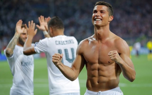 Cristiano Ronaldo ghi bàn bằng cú rabona tuyệt đẹp trên sân tập
