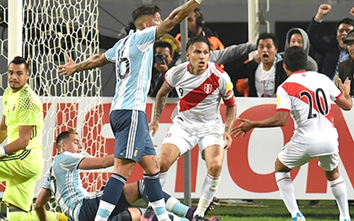 Argentina bị Peru cầm hòa 2-2: Nỗi nhớ Messi và cơn ám ảnh chiến thắng