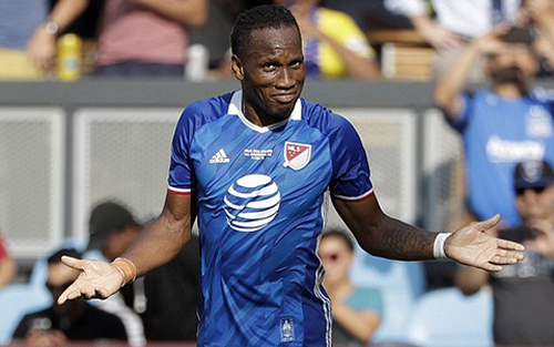 Không chấp nhận ngồi dự bị, Drogba tuyên bố không thi đấu nữa