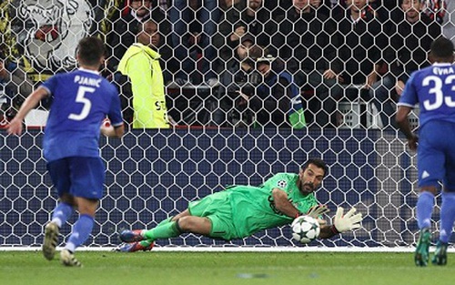 De Gea ca ngợi màn trình diễn đỉnh cao của Buffon trước Lyon