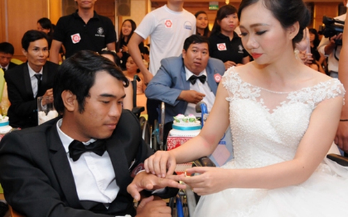 Chùm ảnh: Lễ cưới tập thể dành cho 60 cặp đôi khuyết tật