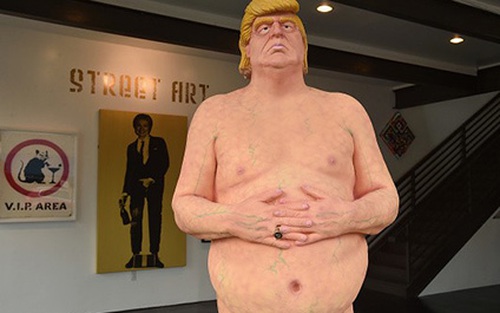 Tượng Donald Trump khỏa thân đạt giá 22.000 USD