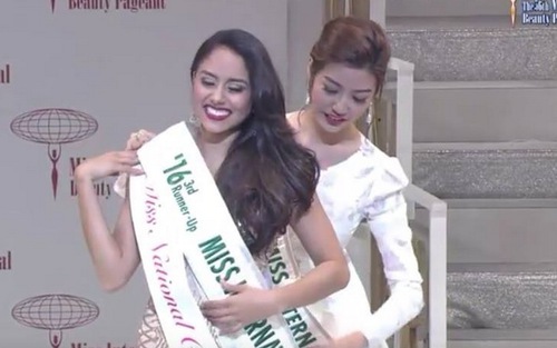 VIDEO: Vẻ đẹp tinh khôi của Thúy Vân khi lên trao giải Á hậu Quốc tế 2016
