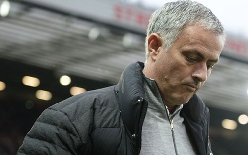 Man United khủng hoảng vì Mourinho dùng thứ bóng đá từ 10 năm trước