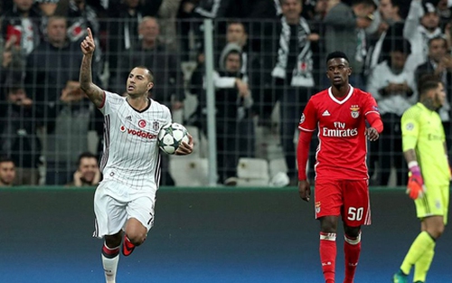 Quaresma kiến tạo bằng tuyệt kỹ Rabona, Besiktas tái hiện kỳ tích Istanbul