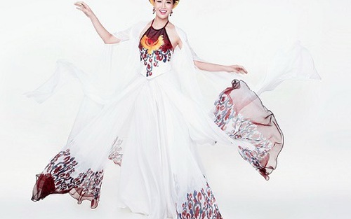 Ngắm Hoa khôi cao 1,8m bay bổng với áo tứ thân ở Miss World