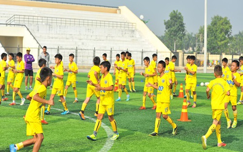 FLC Thanh Hóa đào tạo trẻ: Cầu thủ có tài và văn hóa mới quý