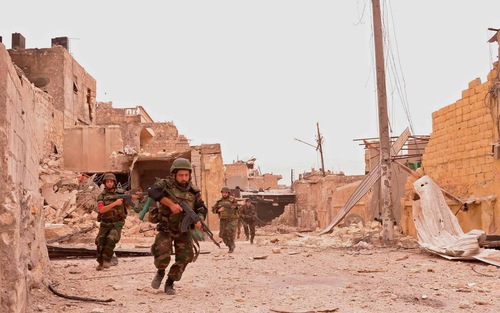 Khoảng lặng chết chóc ở Aleppo: Hoang mang không biết 'bắn' hay 'ngừng'