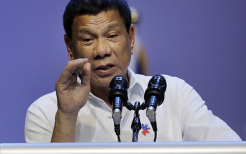 Thừa nhận từng bắn chết nghi phạm, ông Duterte làm dậy sóng chính trường Philipppines