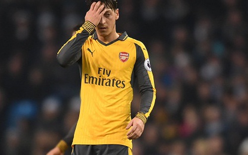 Man City vô tình phá hỏng bữa tiệc Giáng sinh của Arsenal