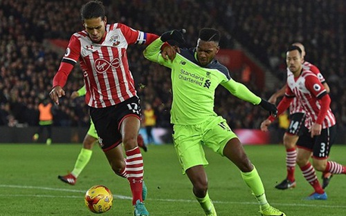 Jamie Redknapp: 'Sturridge chỉ là con nít khi đối đầu với Van Dijk'