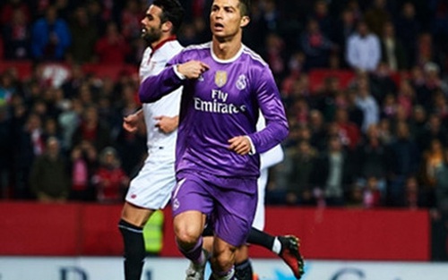 Ronaldo gây tranh cãi khi thoát án phạt vì hành động xấu với đối thủ