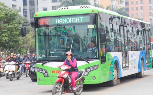 Hà Nội sẽ tính kỹ việc lắp dải phân cách cứng dành riêng cho BRT