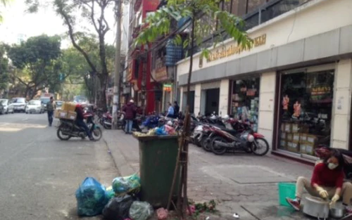 Khó ‘sờ tận tay, day tận trán’ khi xử lý người tiểu bậy