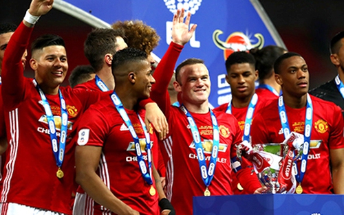 Với cảm hứng Ibra và trí tuệ Mourinho, mục tiêu của Man United phải là 'ăn ba'