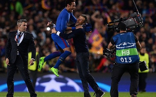 CHÙM ẢNH: Đêm huyền ảo Camp Nou