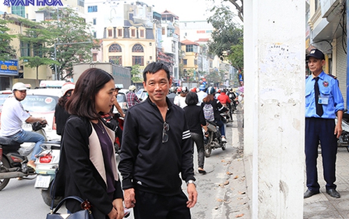 Hà Nội: Những nhà bìa đỏ, nhà không số chiếm trọn vỉa hè