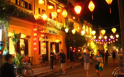 Phố cổ Hội An mở cửa tự do nhân Ngày Hạnh phúc