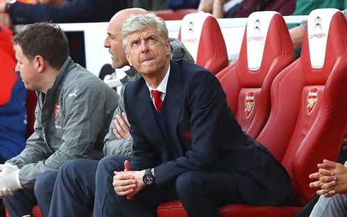 Arsenal: 'Wenger out' hay tất cả đều 'out', kể cả Oezil