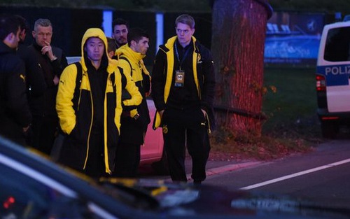 Phát hiện vật khả nghi và tìm thấy lá thư trong vụ đánh bom xe bus của Dortmund
