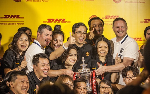 DHL mang 2 danh thủ CLB Man United đến Việt Nam