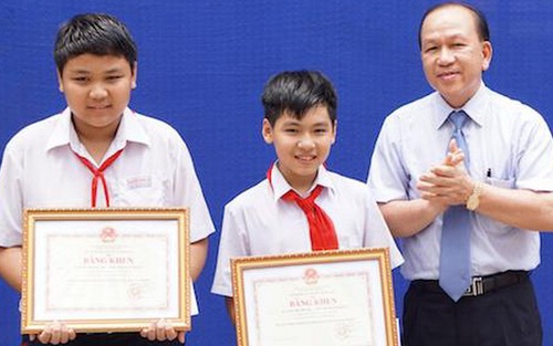 2 học sinh dũng cảm bắt trộm được Bộ trưởng tặng bằng khen