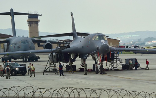 Mỹ điều máy bay ném bom B-1B; Triều Tiên cảnh báo nguy cơ chiến tranh hạt nhân