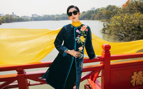 Xuân Lan cùng bé Thỏ diện áo chần bông ‘Dệt nắng đông’ của NTK Đức Hùng