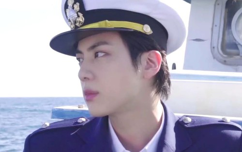 ARMY phát cuồng vì thuỷ thủ Jin BTS trong bộ ảnh cá nhân mới