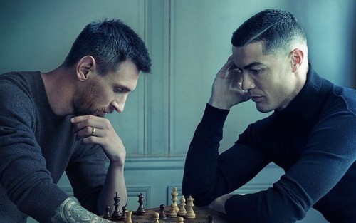 Messi và Ronaldo gây bão mạng xã hội khi chơi cờ với nhau
