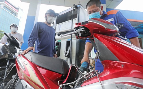  Giá xăng giảm 80 đồng/lít sau 4 kỳ tăng liên tiếp